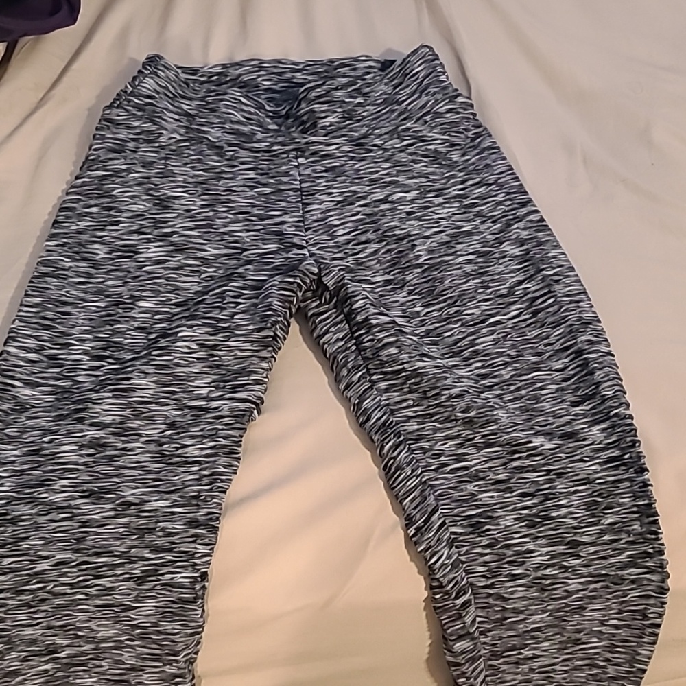 Black leggings with scrunched back